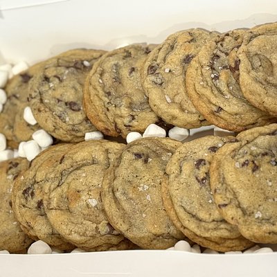 Classic Chocolate Chip Cookies Dozen (12+1)