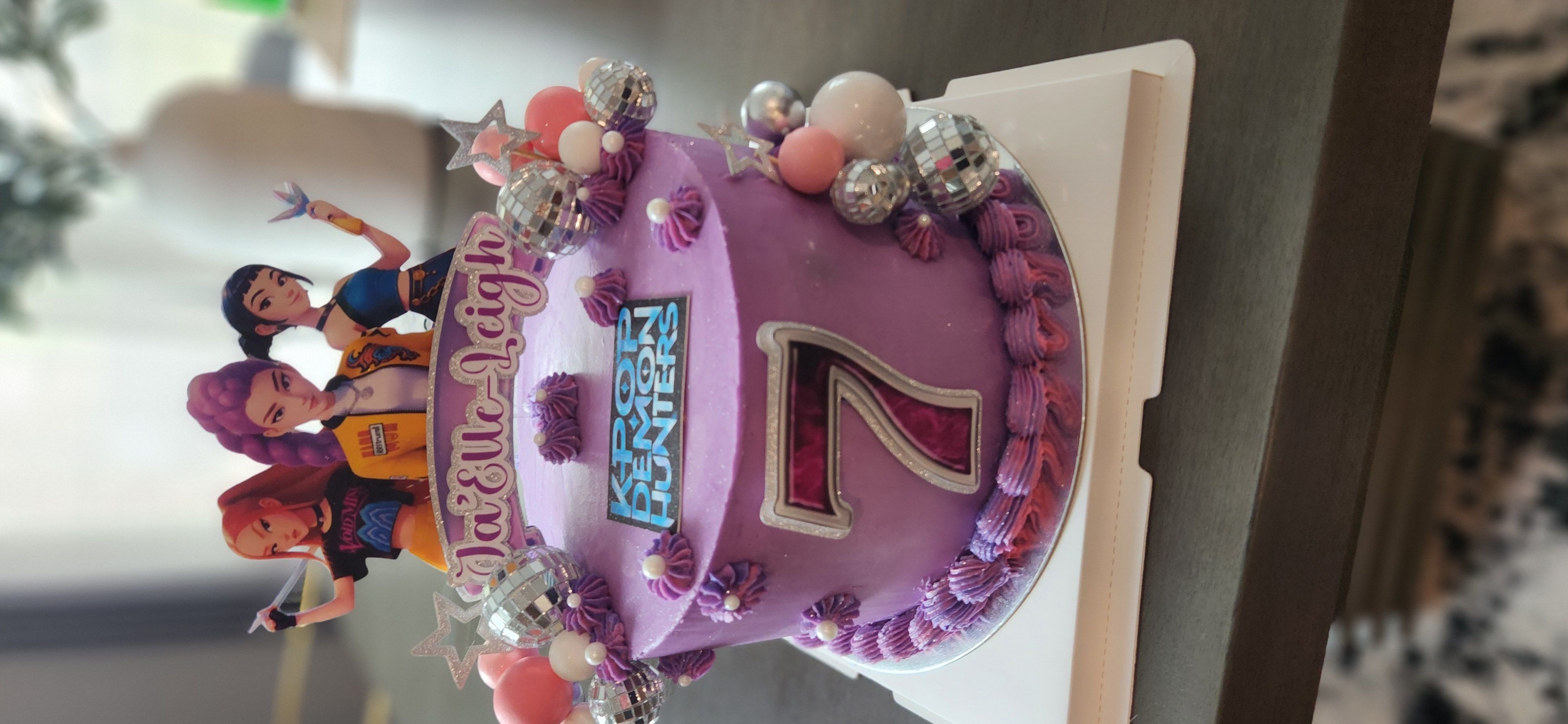 Custom Cakes (3layer, 8inch)
