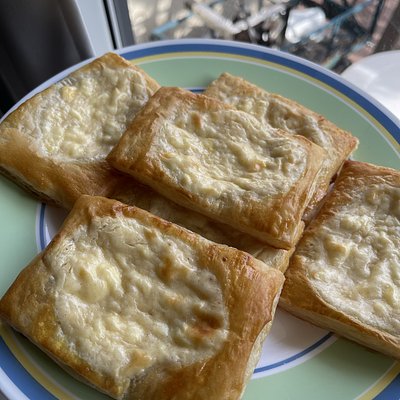 6 Cream Cheese Danishes