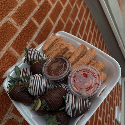 Churro / Strawberry Plate -large