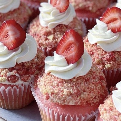 Strawberry Crunch Cupcakes 