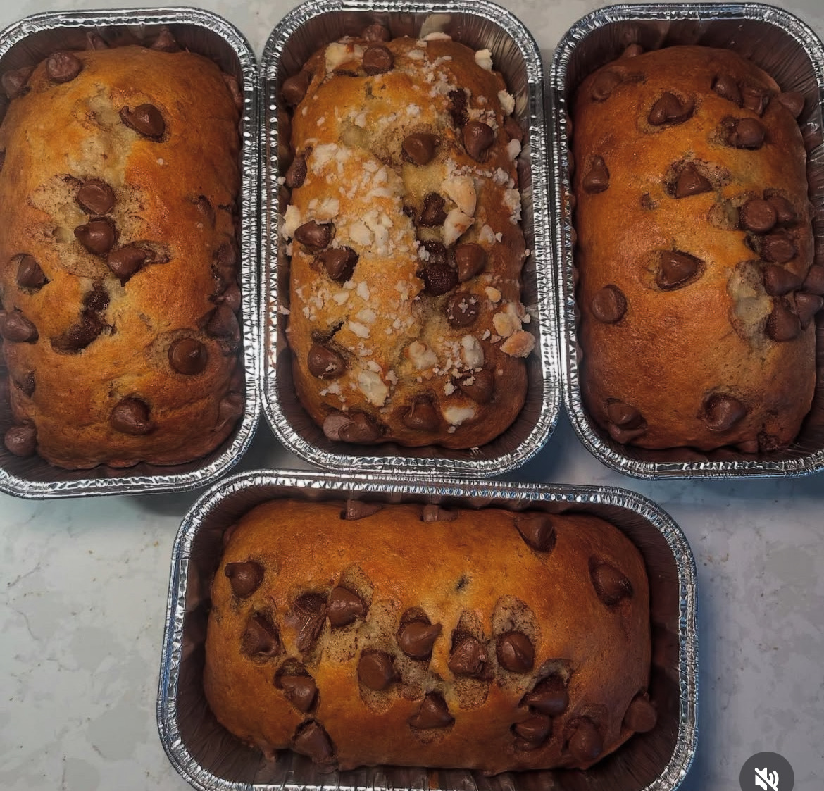 CHOCOLATE CHIP BANANA BREAD 