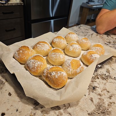 Sourdough Dinner Rolls (12)