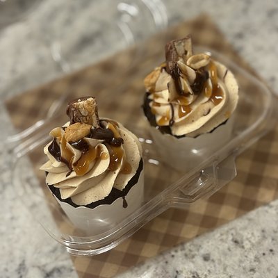 Snickers Cupcakes 