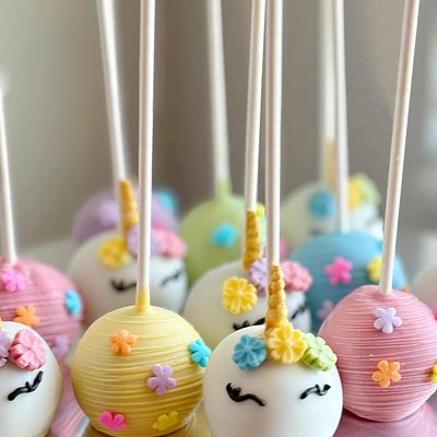 Custom Decorated Cake Pops 