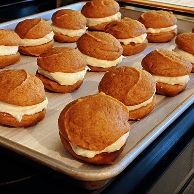 Pumpkin Whoopie Pies (8ct)