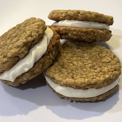 Classic Oatmeal Creme Pies