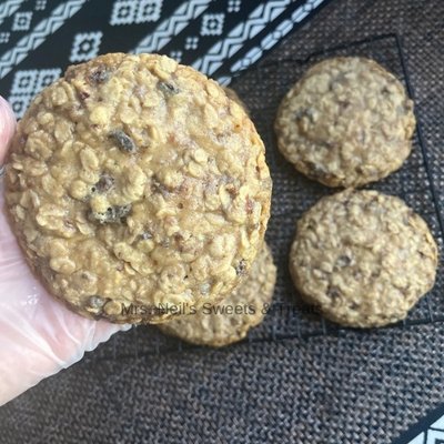 Oatmeal Raisin Cookies 1/2 Dozen