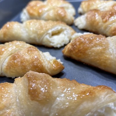 Original Quesitos Puff Pastry Filled With Sweet Cheese- Box of 8 Pieces