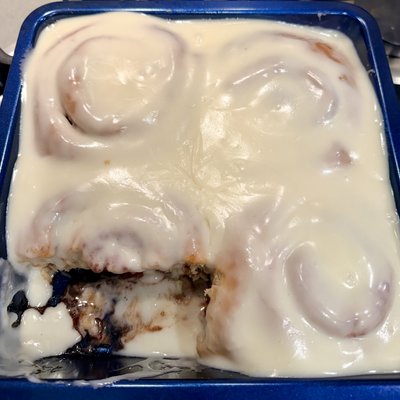 Jumbo Cinnamon Rolls 4 Pack with Cream Cheese Topping