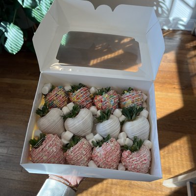 1 Dozen Strawberries with Topping 