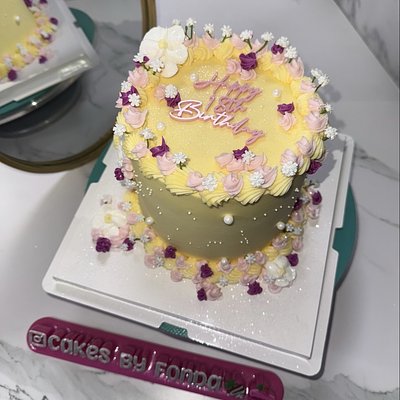 6” Short Custom Cake 