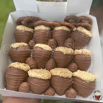 Cheesecake Stuffed Chocolate Covered Strawberries