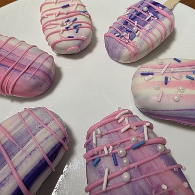 Striped & Sprinkled Cakesicles 