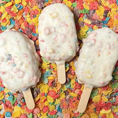 Fruity Pebbles Cakesicles