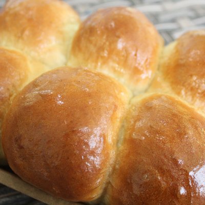 Classic Soft White Dinner Rolls
