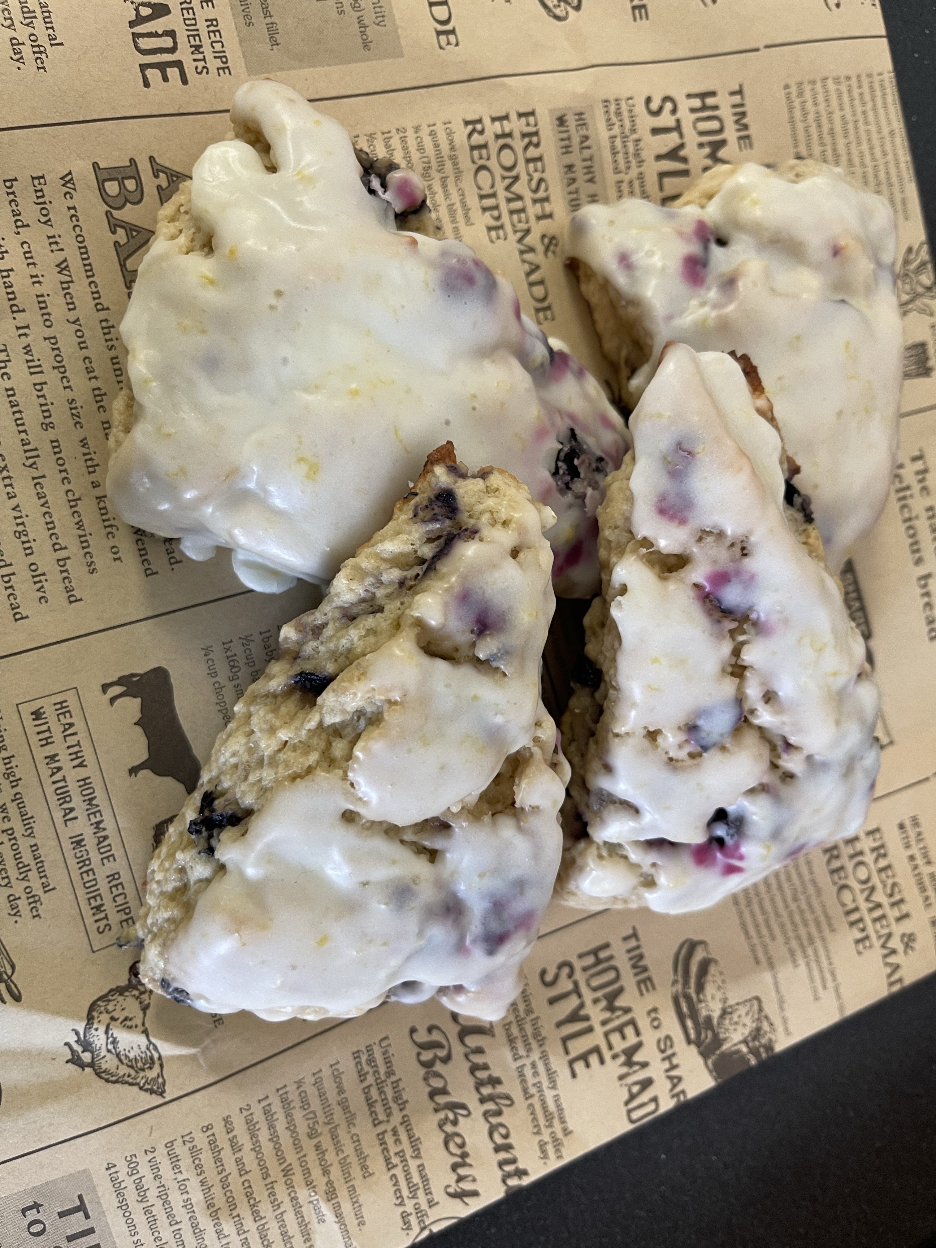 🫐 Sourdough Lemon Blueberry Scones 