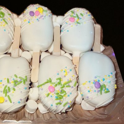 Cake bars (cakesickles)