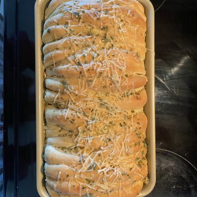 Cheese Garlic Pull-Apart Bread 