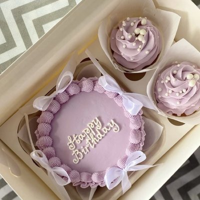 Bento Cake + 2 Cupcakes