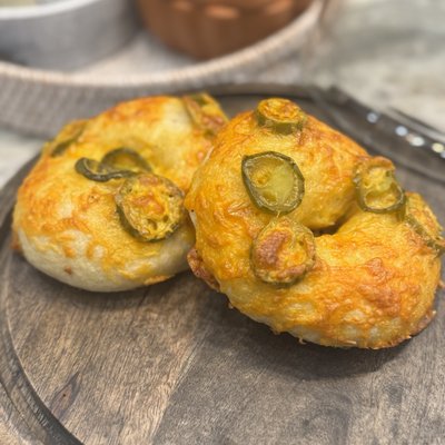 Jalapeño Cheddar Bagel 