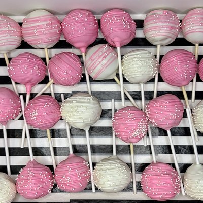 12 Cake Pops