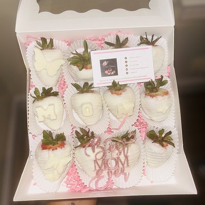 Dozen White Chocolate Strawberries 
