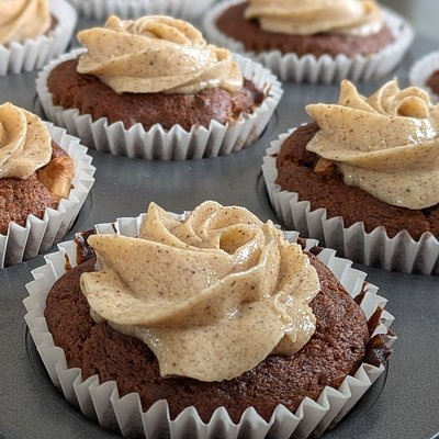Date And Cashew Cupcakes 
