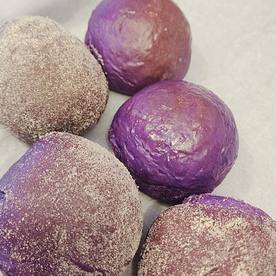 Pandesal (coated with breadcrumbs)