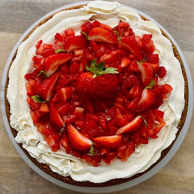 Strawberries & Cream Cheesecake