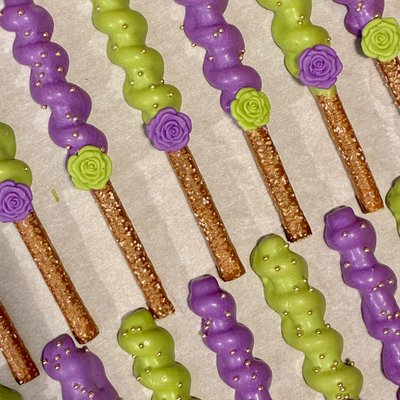 Caramel-Wrapped Pretzels 