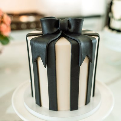 6” 4 Layer Cake (12-15 Servings)