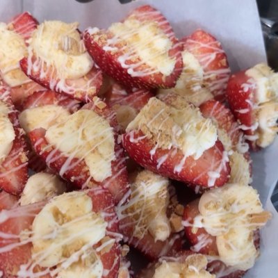 Dozen Of Stuffed Cheesecake Strawberries 