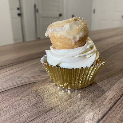 Cinnamon Roll Cupcakes - 4 Count