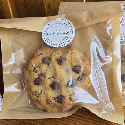 Gluten Free Chocolate Chip Cookies (4 Count)