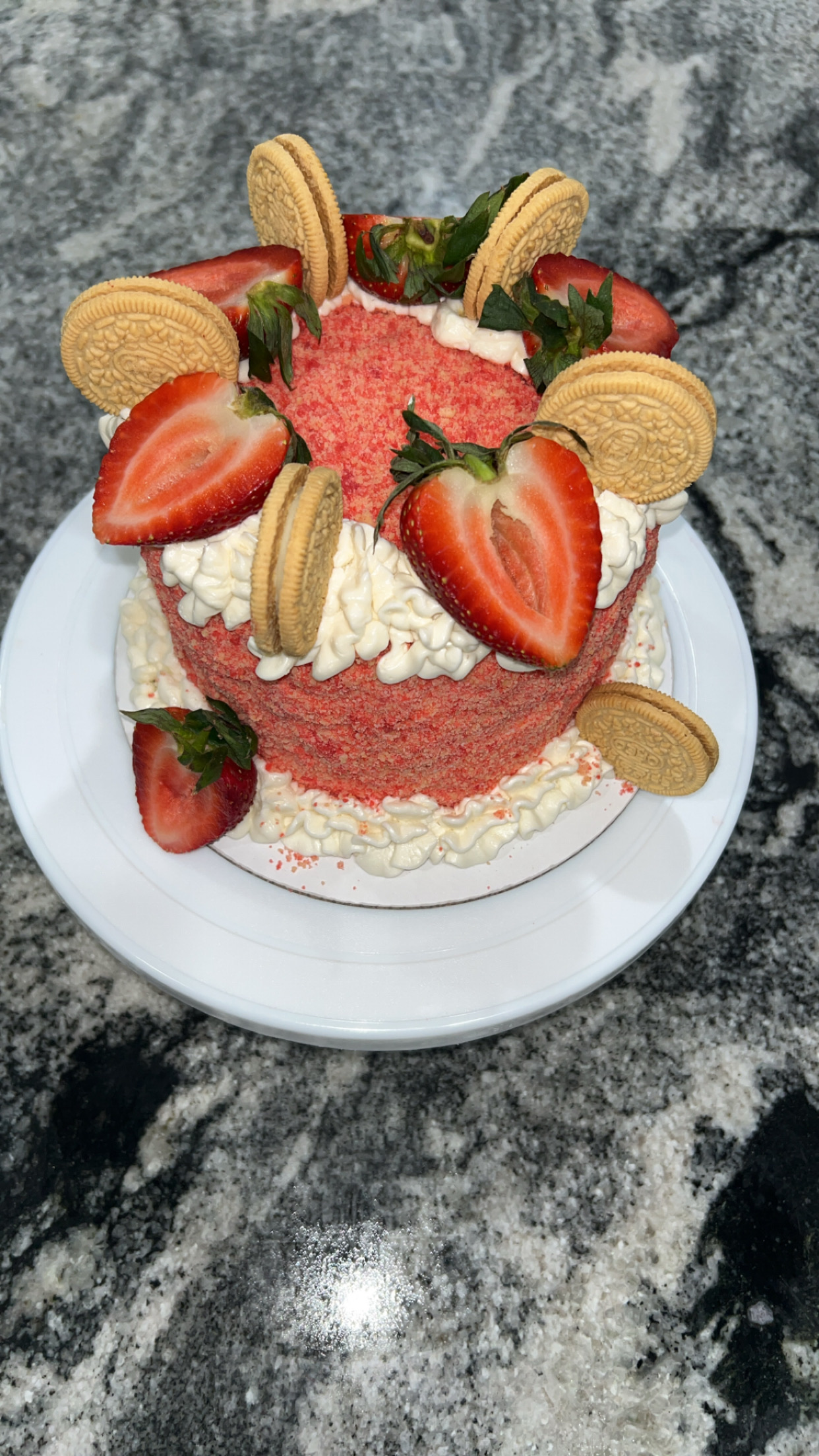 Strawberry Crunch Cake 🍰 