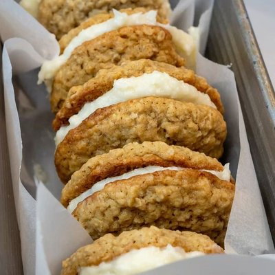 Oatmeal CREAM Pies. [6] 