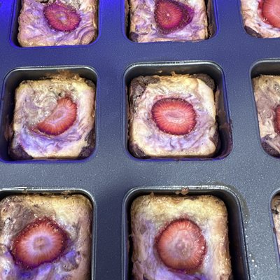 Strawberry Cheesecake Brownie 