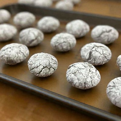 Chocolate Crinkle Cookies 