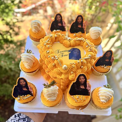 Cake Board Heart Cake With 12 Cupcakes Any Theme 