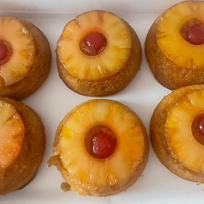 Muffin-Size Cakes - Pineapple Upside Down (6 Ct)