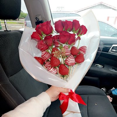 Flat Strawberry Rose Bouquet 
