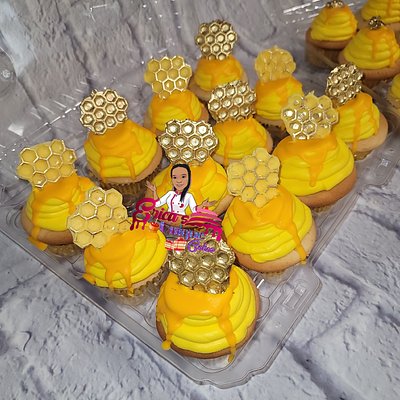 1Dozen (12ec) 3-D Theme Cupcakes