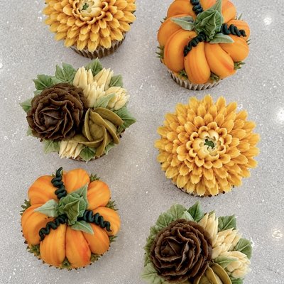 FALL HARVEST BUTTERCREAM CUPCAKE CLASS 11/22 - SUN