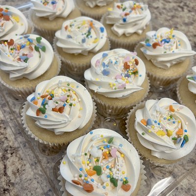 Classic Vegan Vanilla Cupcakes 