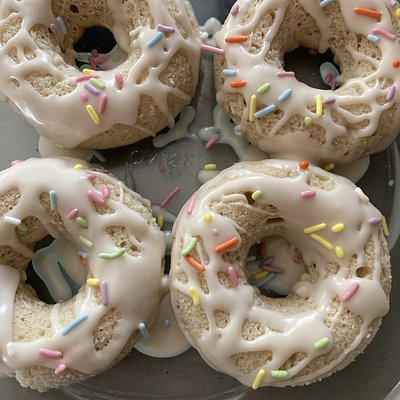 Donuts Or Muffins (1 Doz) Muffins: Blueberry, Strawberry,cinnamon Roll, Apple Cinnamon..Donuts: Classic Glaze, Cinn/sugar,maple Glaze, Strawberry,chocolate Glaze, Pumpkin