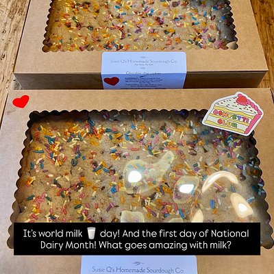 Chocolate Chip Cookie Cake 7X11 (feeds Approx 10)