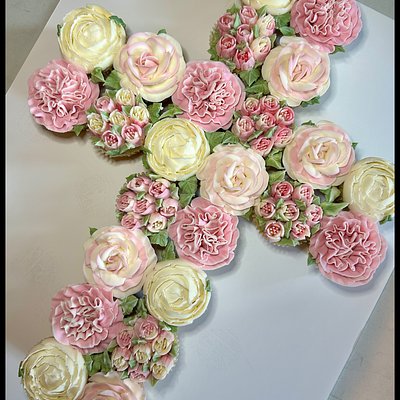 Cross Shape (24 Cupcakes)