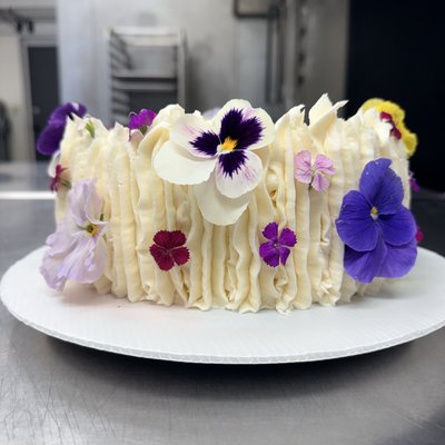 Dainty Floral Cake 