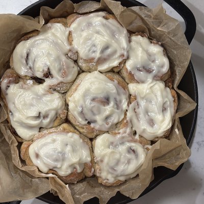 6 Large, Soft And Delicious Cinnamon Rolls